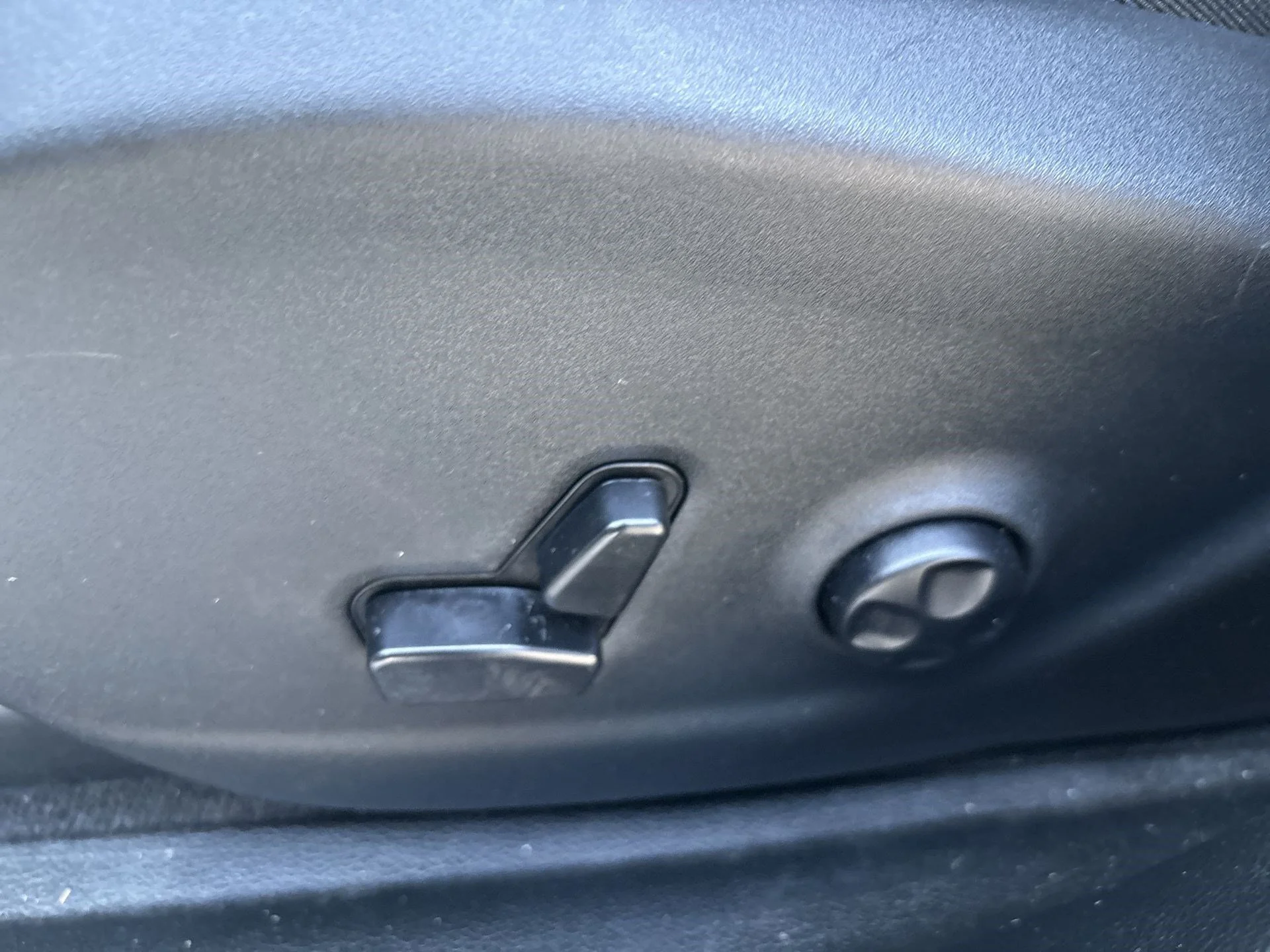 Used 2019 Bright White Clearcoat Jeep Limited image 14