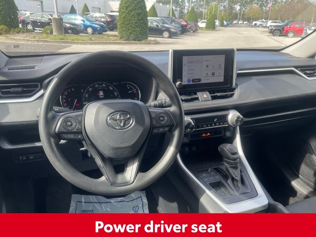 2024 Toyota RAV4 XLE - Photo 17