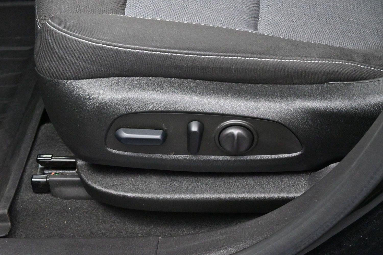 Used 2023 BLACK Chevrolet LT image 16