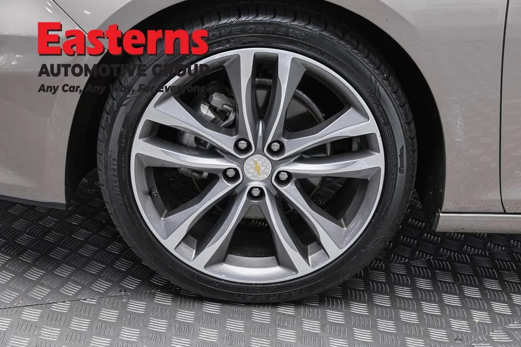 Used 2024 Gray Chevrolet LT image 35