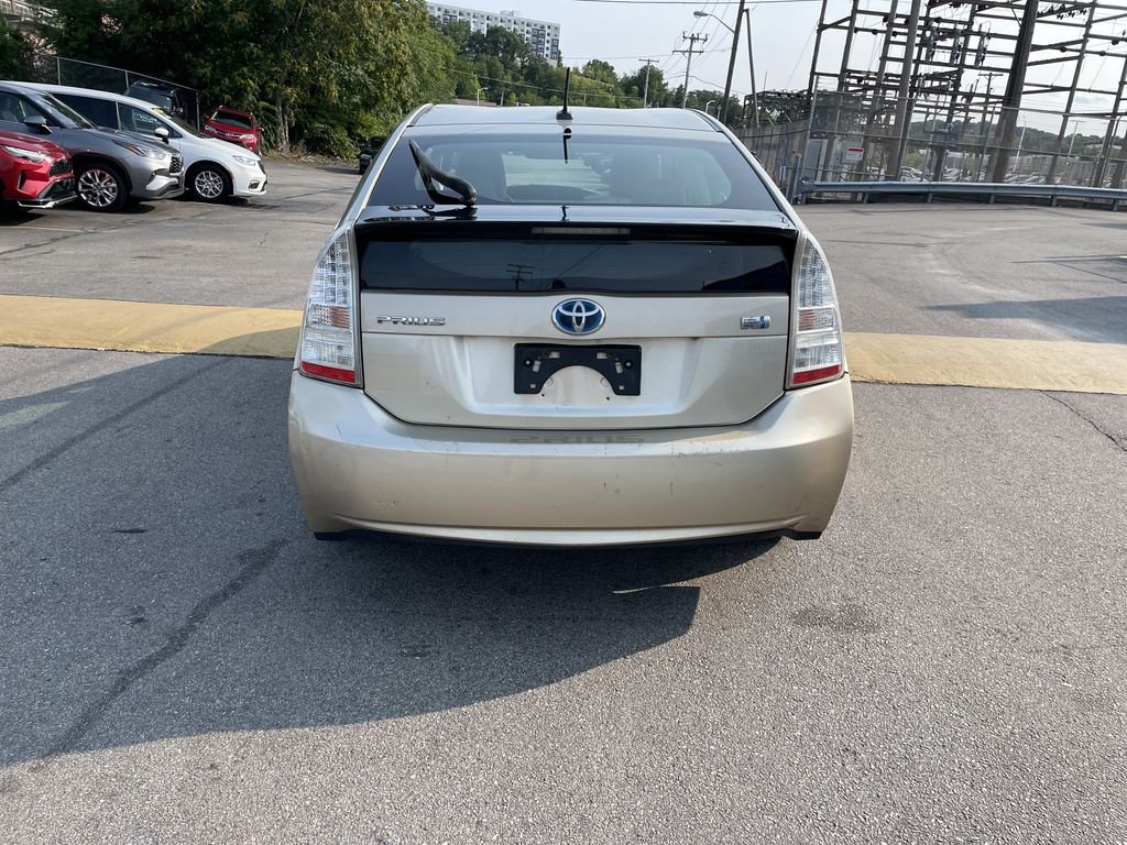 Used 2010 Gold Toyota II image 4