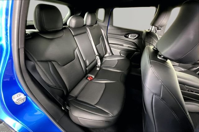 New 2026 Hydro Blue Pearl-Coat Exterior Paint Jeep Latitude image 11