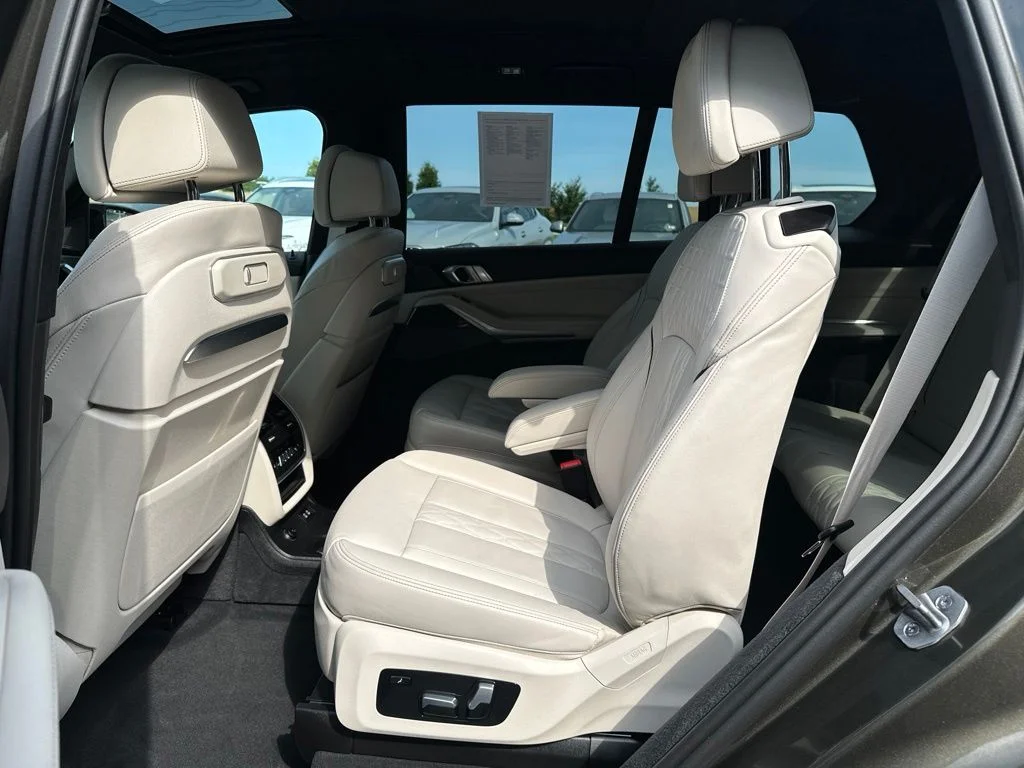 Used 2026 Manhattan Green Metallic BMW M60i image 25