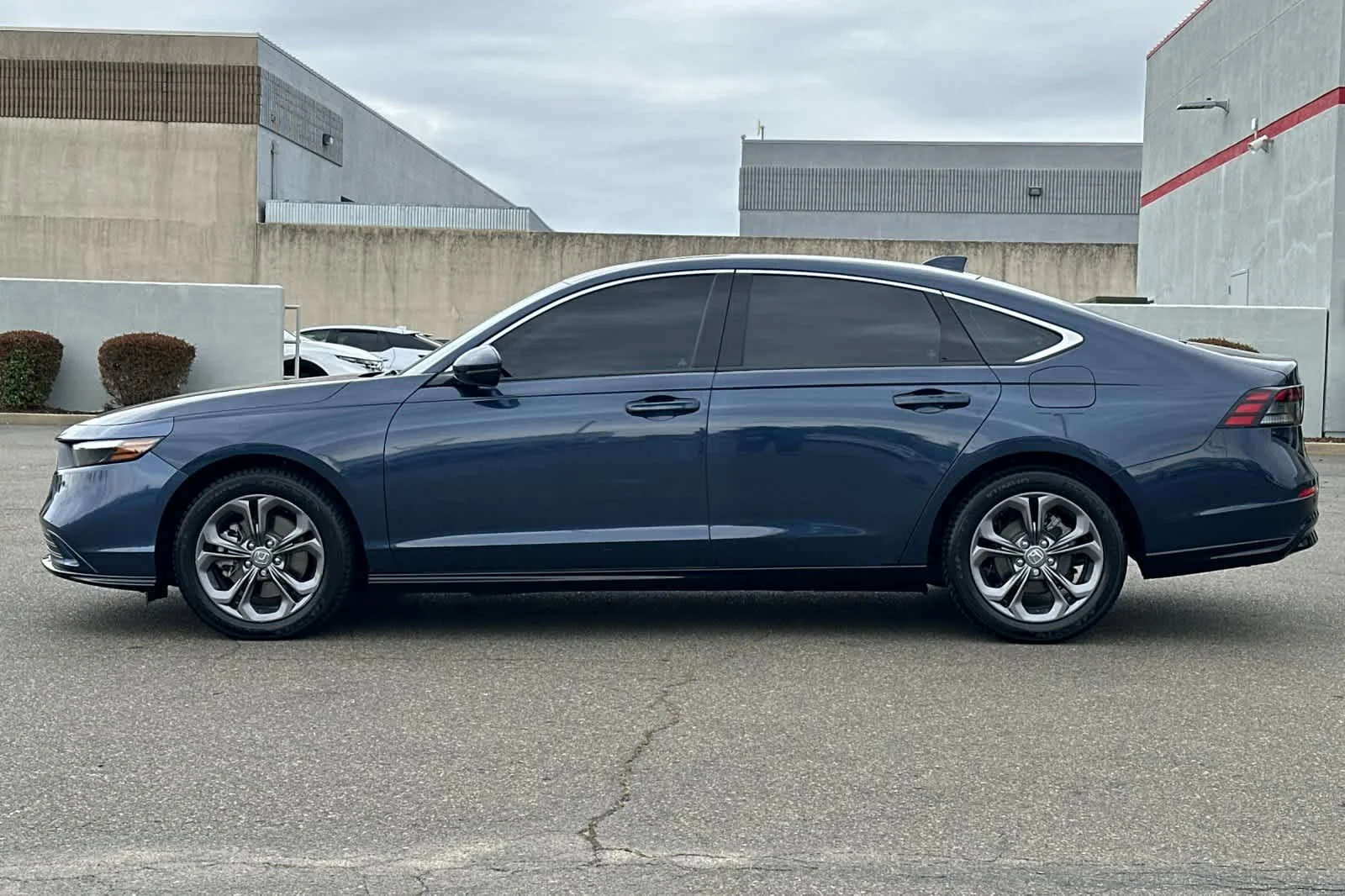 Used 2024 Canyon River Blue Metallic Honda EX-L image 9