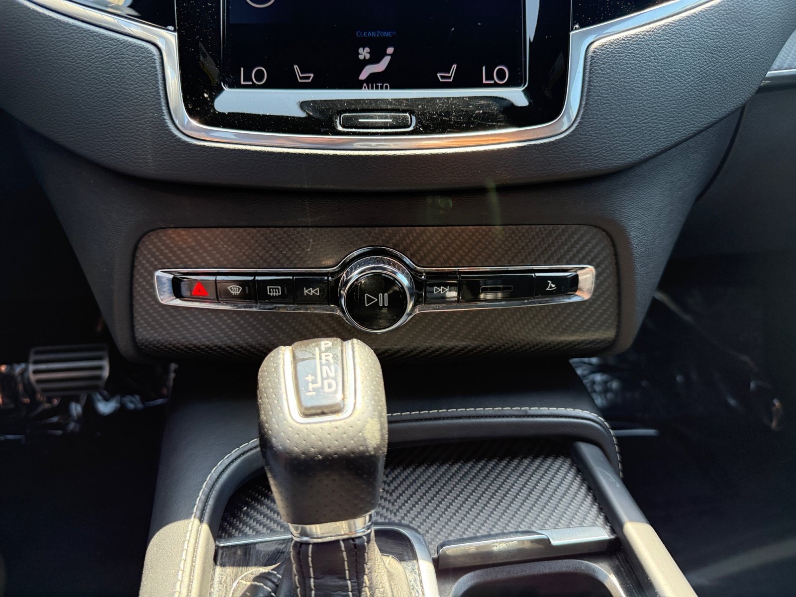 Used 2019 Onyx Black Metallic Volvo T6 R-Design image 13