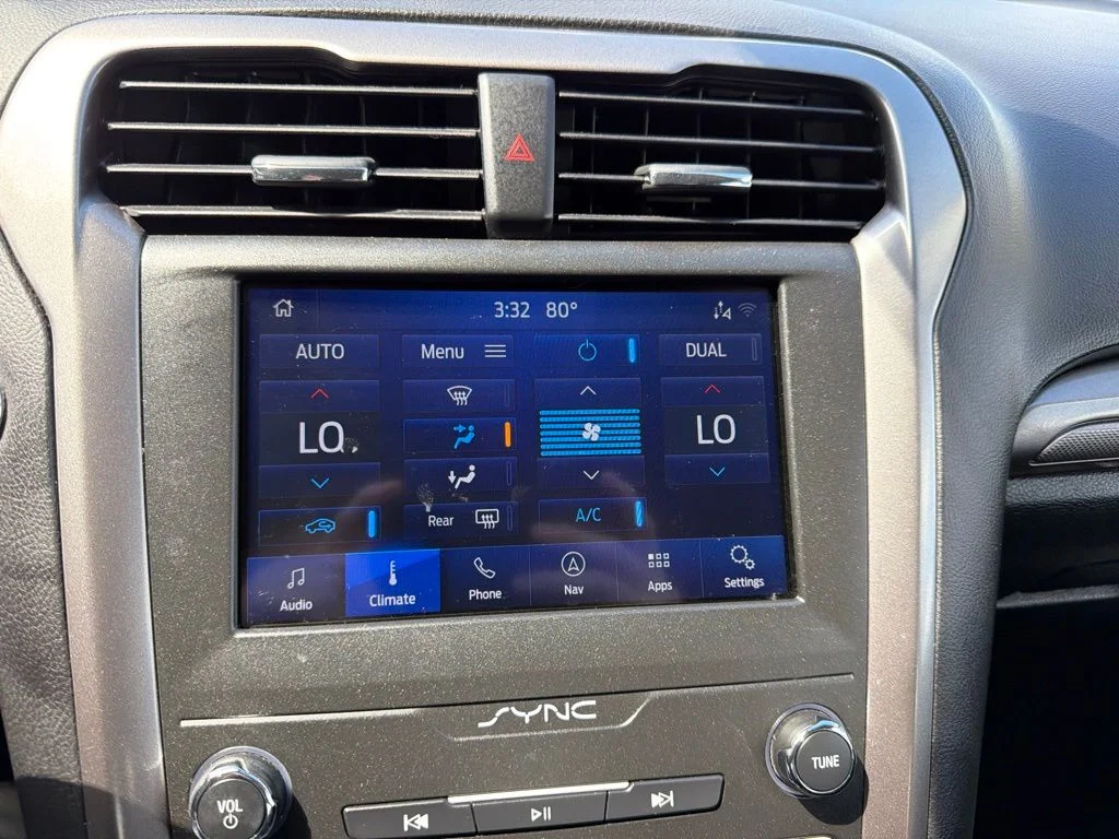 Used 2020 Blue Ford SE image 7