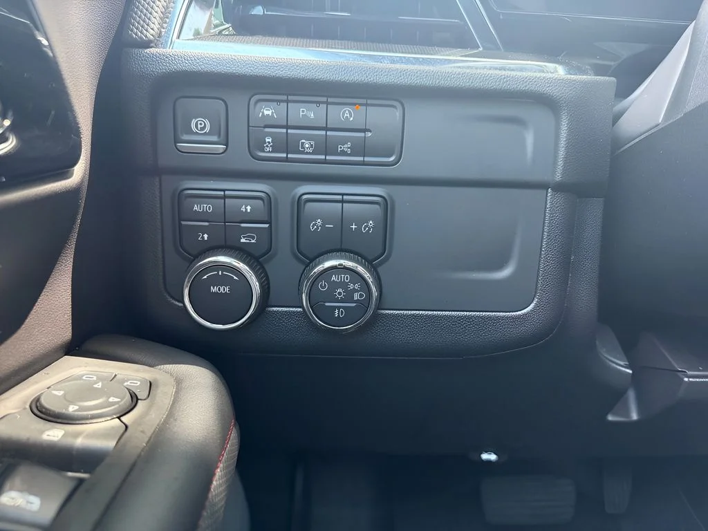 Used 2025  Chevrolet RST image 20