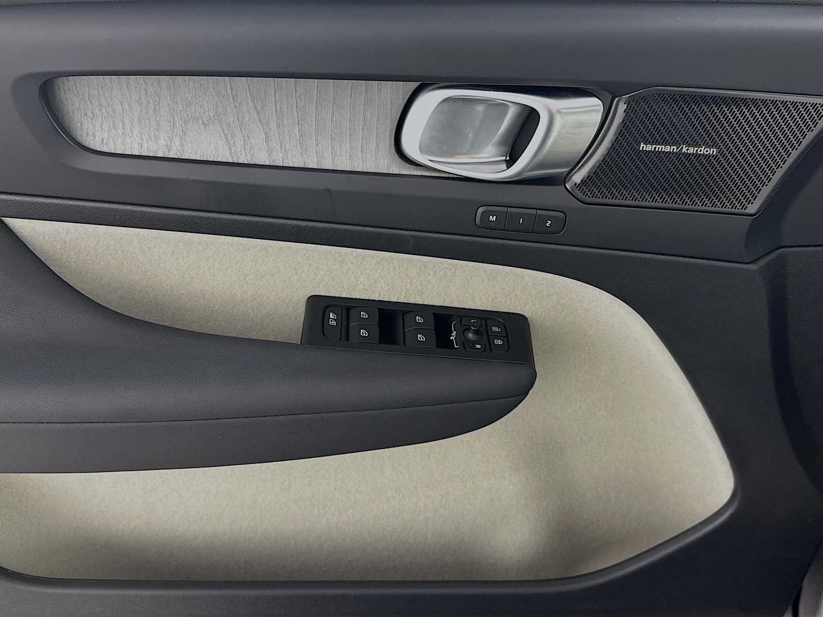 Used 2026 Aurora Silver Volvo Ultra image 17