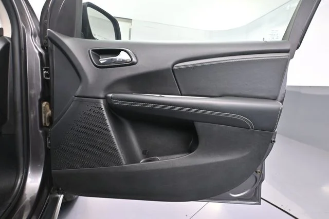 Used 2017 Gray Dodge Crossroad image 44