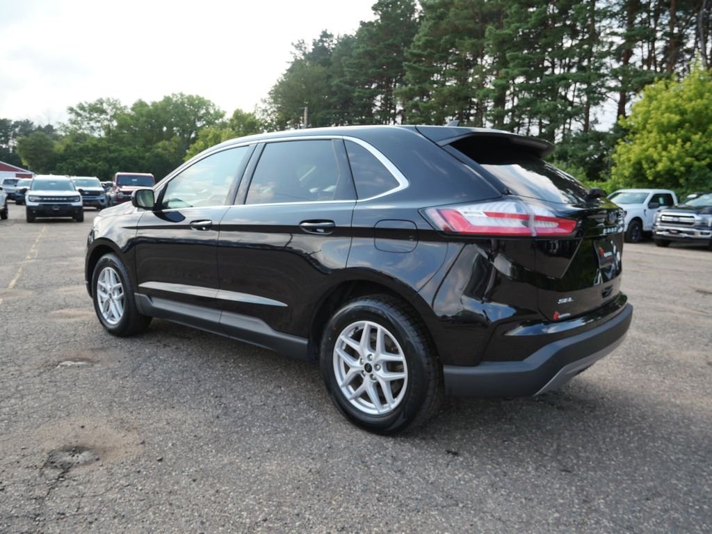 Used 2024 Black Ford SEL image 4