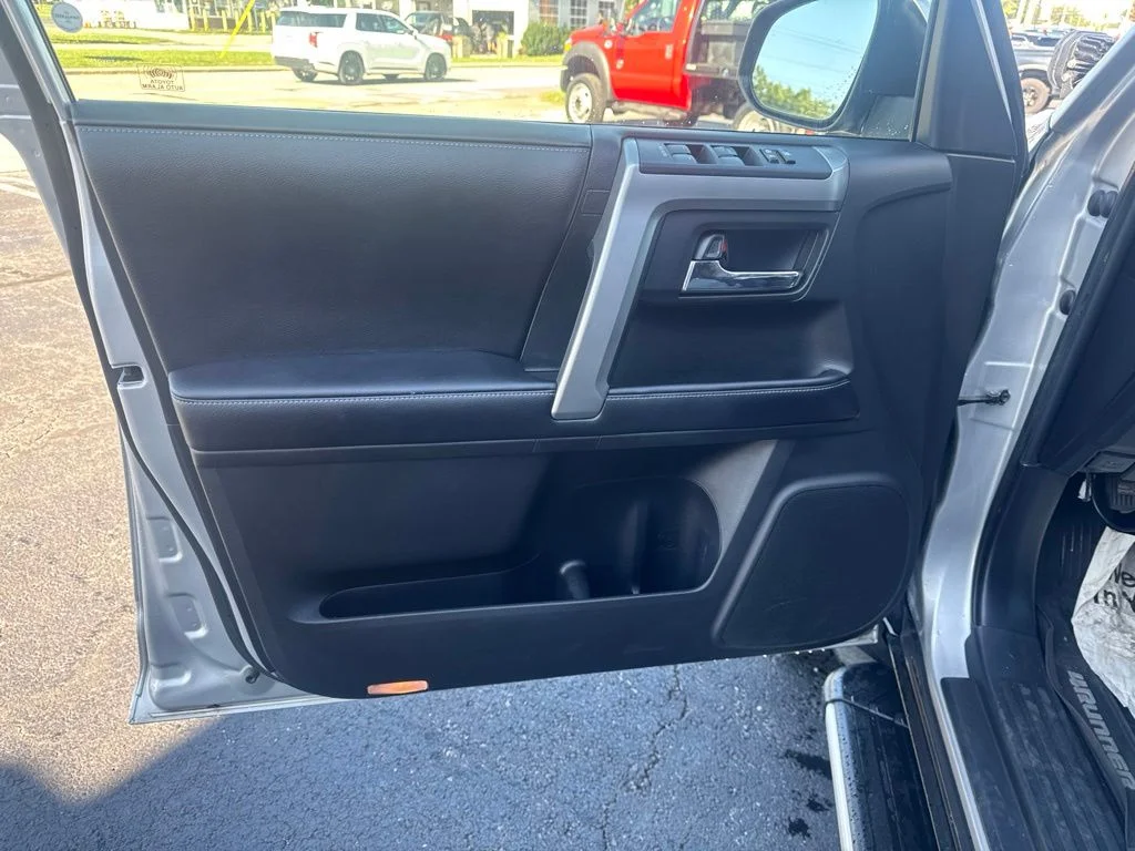 Certified Used 2018 Classic Silver Metallic Toyota SR5 image 18