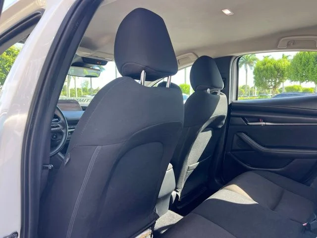 Used 2020 White Mazda  image 28