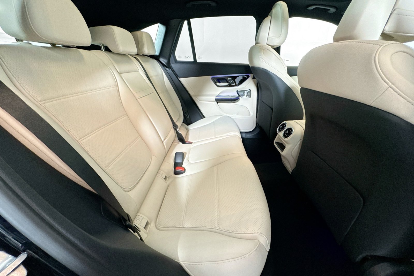 New 2026 Black Mercedes-Benz GLC 300 image 28