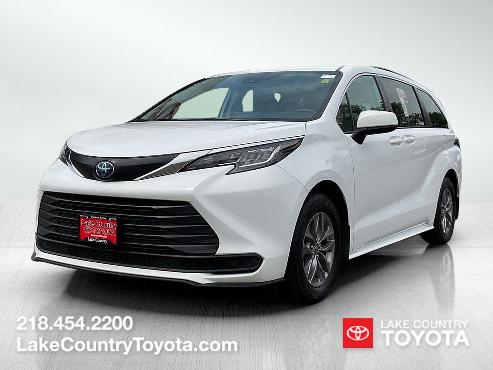 2021 Toyota Sienna LE 8-Passenger Hybrid AWD's photo