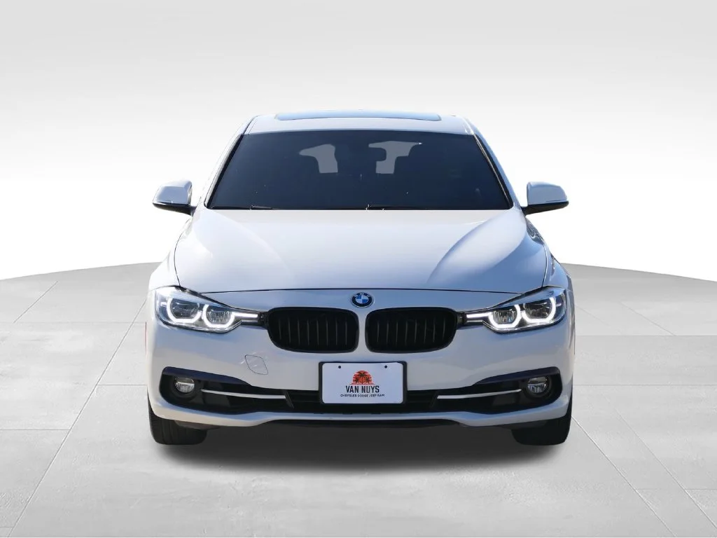 Used 2018 Alpine White BMW 330i image 7