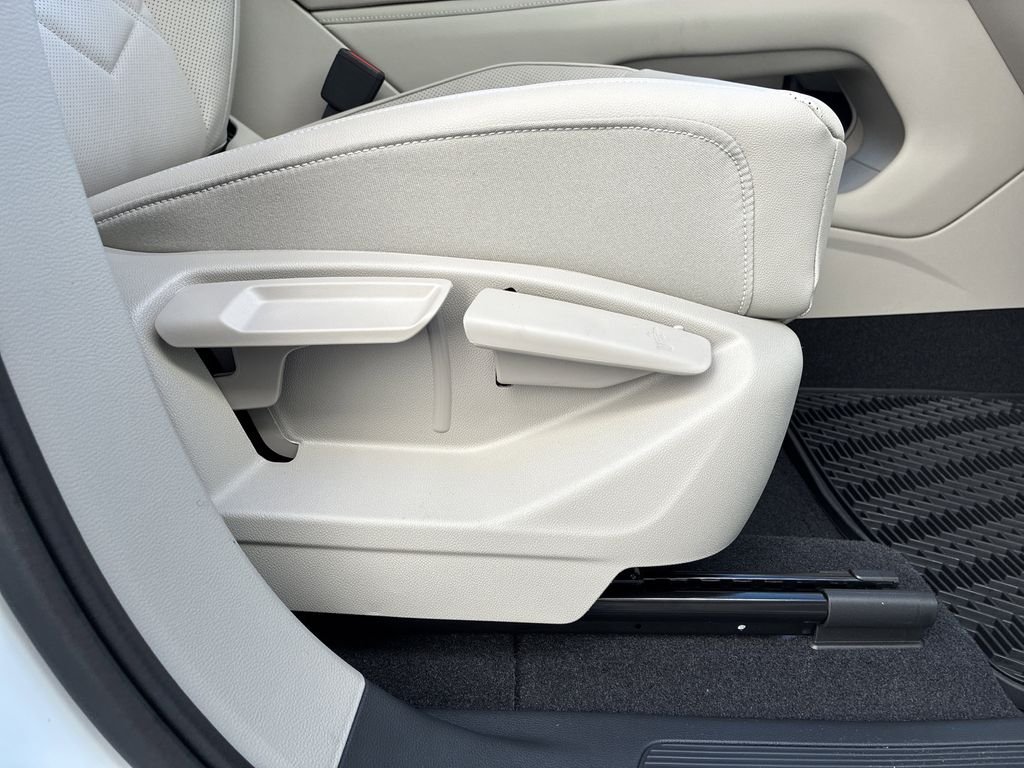 New 2026 White/off-white Volkswagen SE image 36