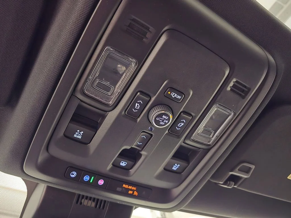 2025 Chevrolet Suburban Z71 - Photo 30