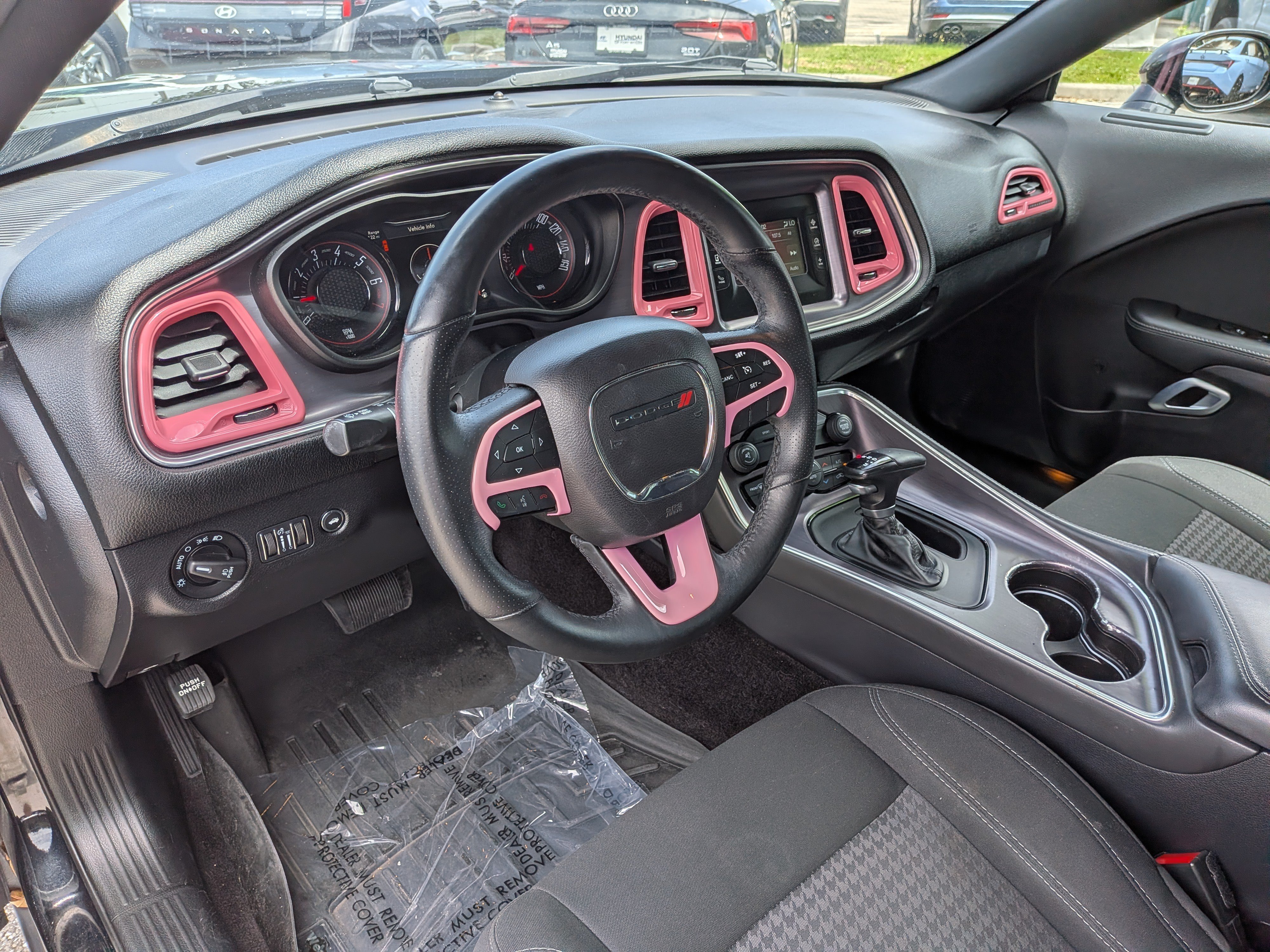 Used 2016 Pitch Black Clearcoat Dodge SXT image 18
