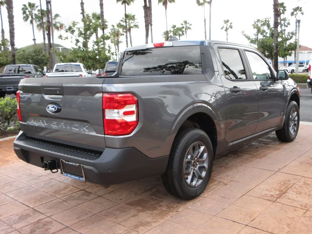 New 2026 Carbonized Gray Metallic Ford XLT image 4