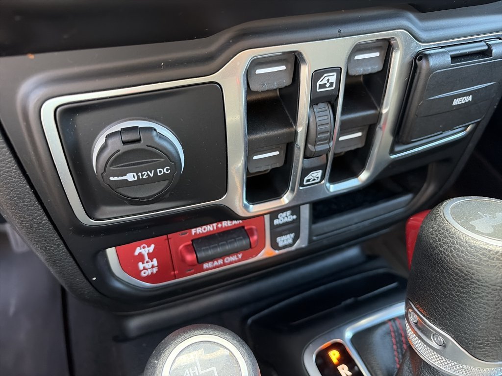 Used 2021 Granite Crystal Clearcoat Metallic Jeep Unlimited Rubicon image 25