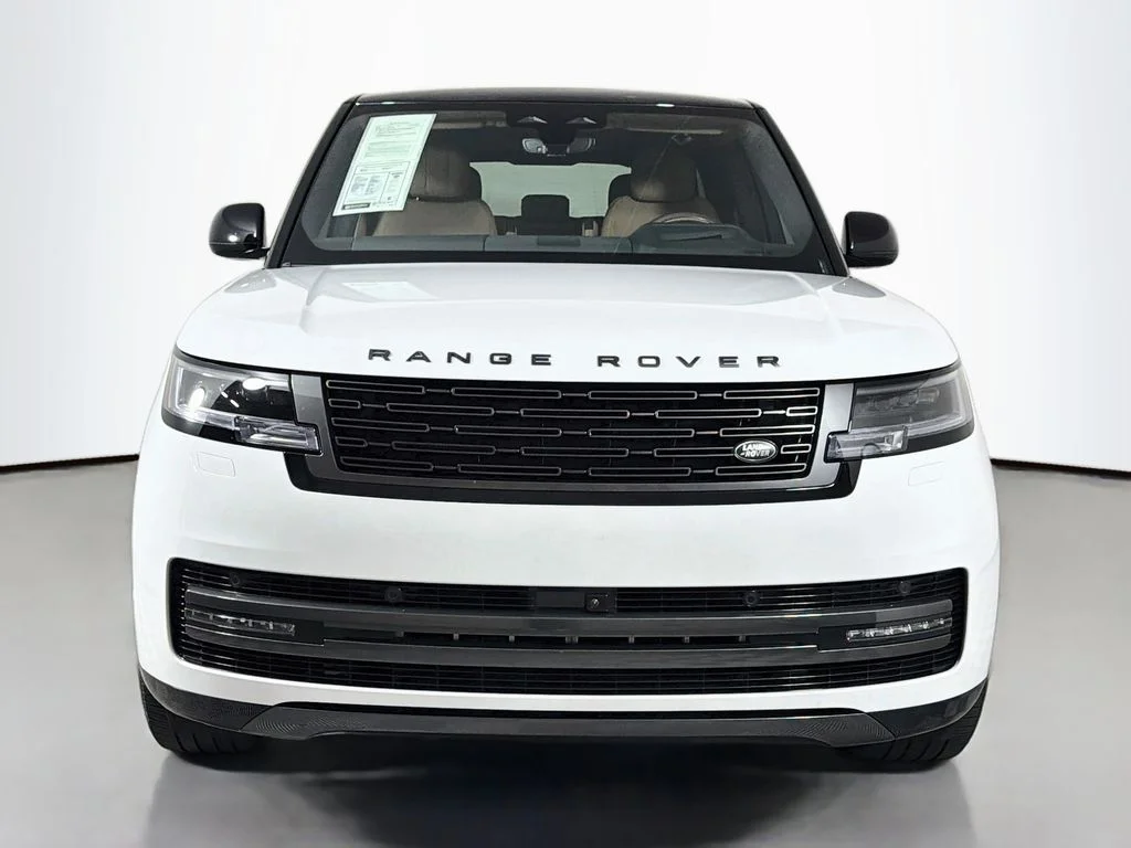 Used 2025 White Land Rover SE image 2