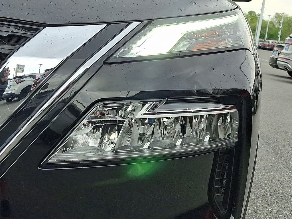 Used 2023 Black Nissan SL image 10