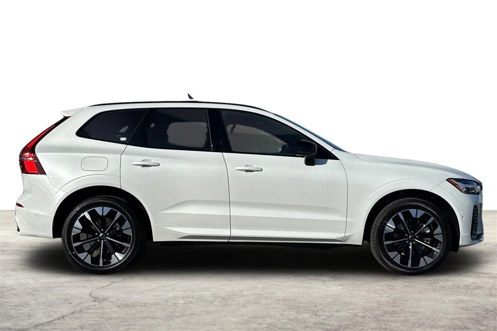 2026 Volvo XC60 Plus - Photo 10