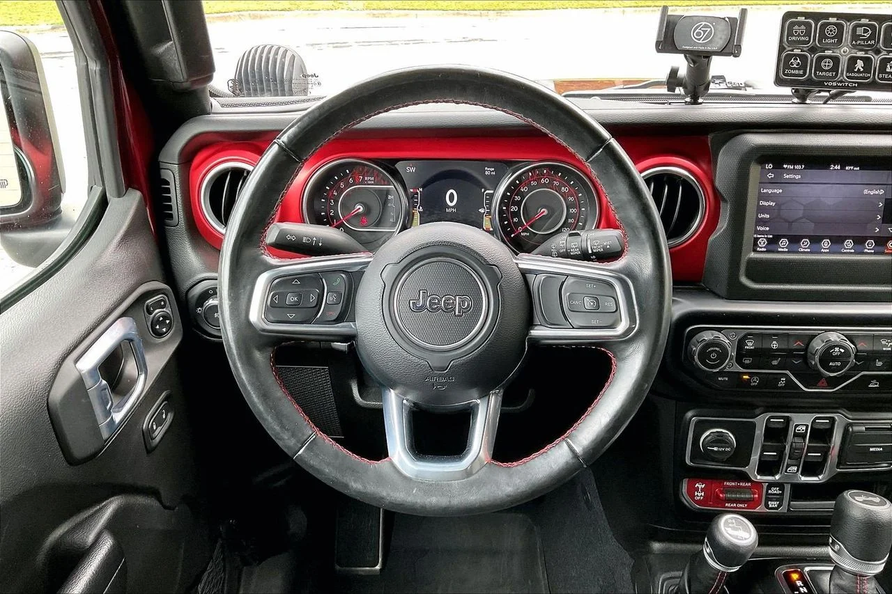 Used 2021  Jeep Rubicon image 9
