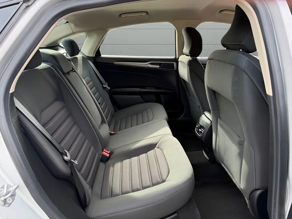 Used 2019 Silver Ford SE image 24