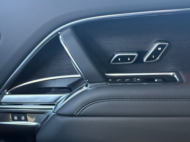 New 2026 Eiger Grey Land Rover SE image 34