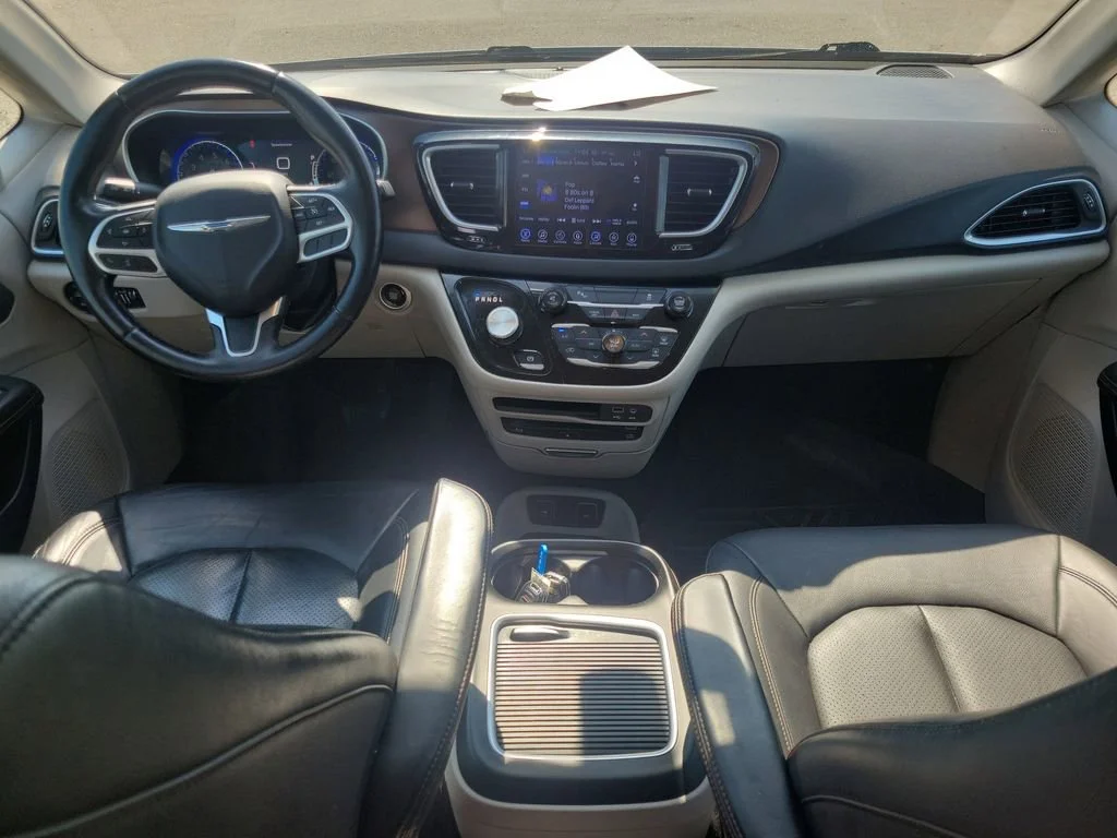 Used 2017 White Chrysler Touring-L Plus image 11