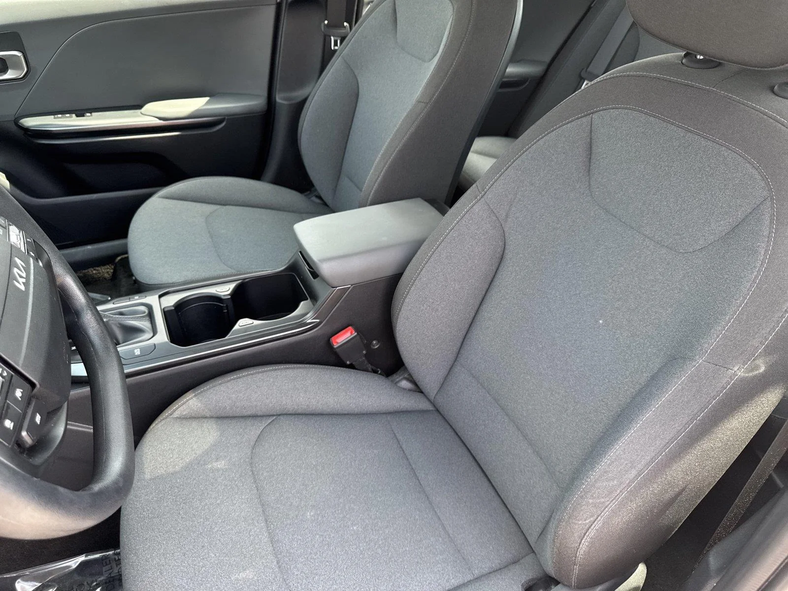Used 2025 Snow White Pearl Kia LXS image 11