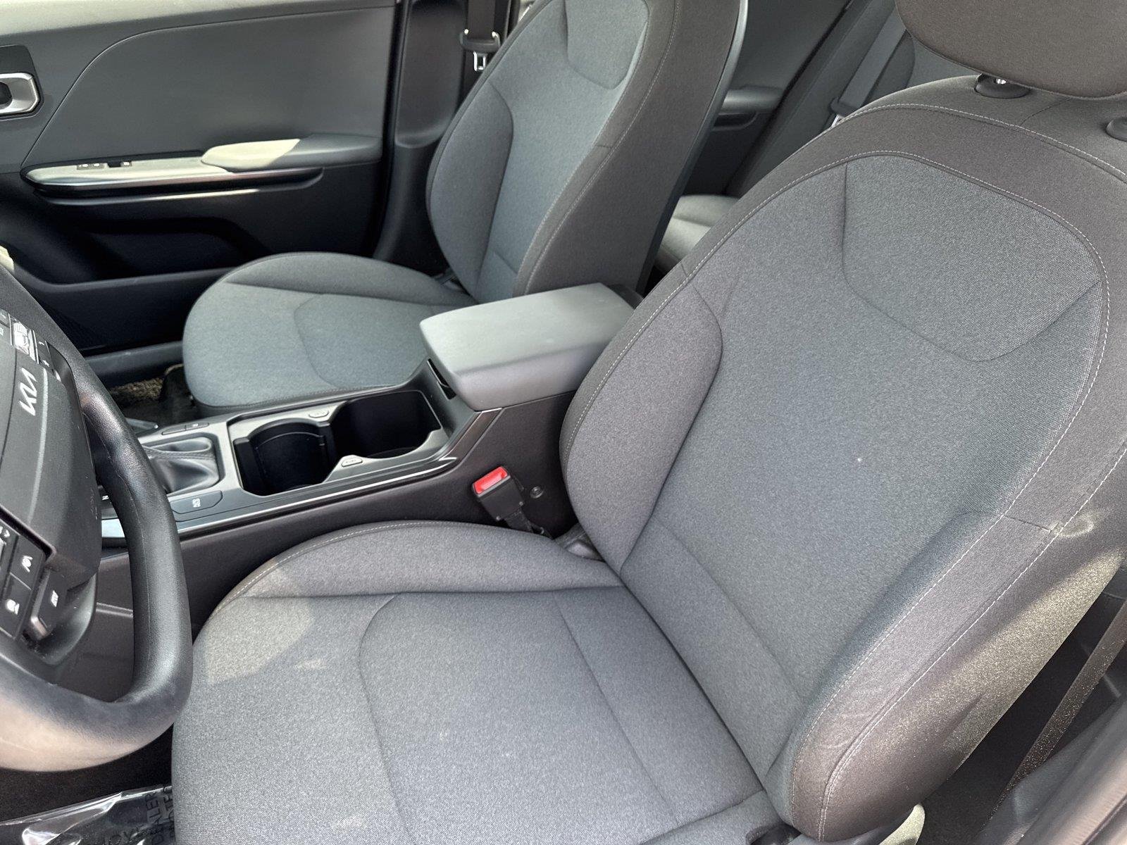 Used 2025 Snow White Pearl Kia LXS image 11