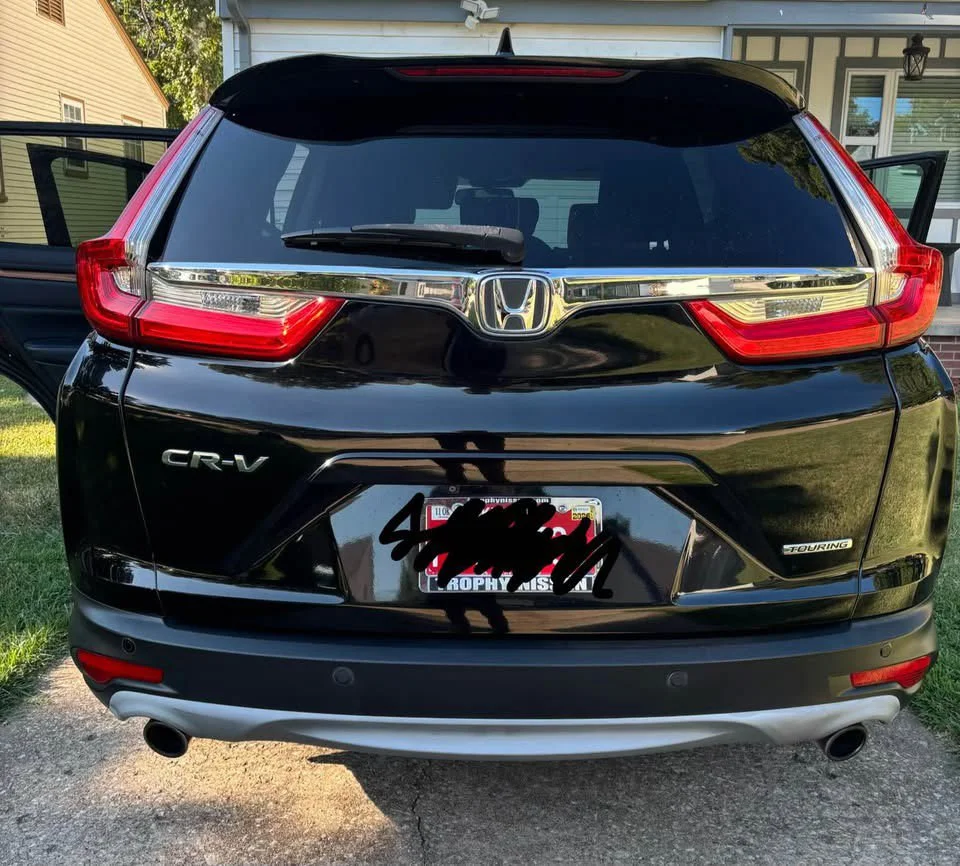 Used 2017  Honda Touring image 2