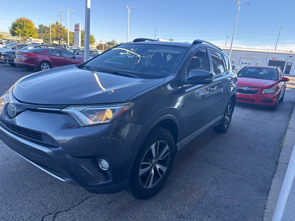 Used 2018 Magnetic Gray Metallic Toyota XLE image 10