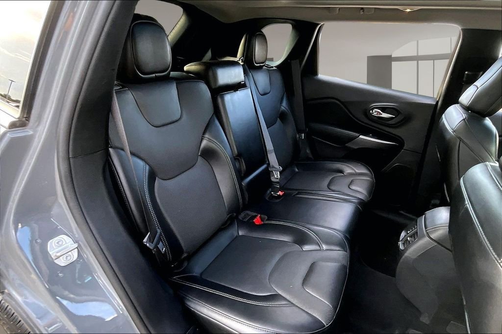 Used 2021 Gray Jeep Limited image 29