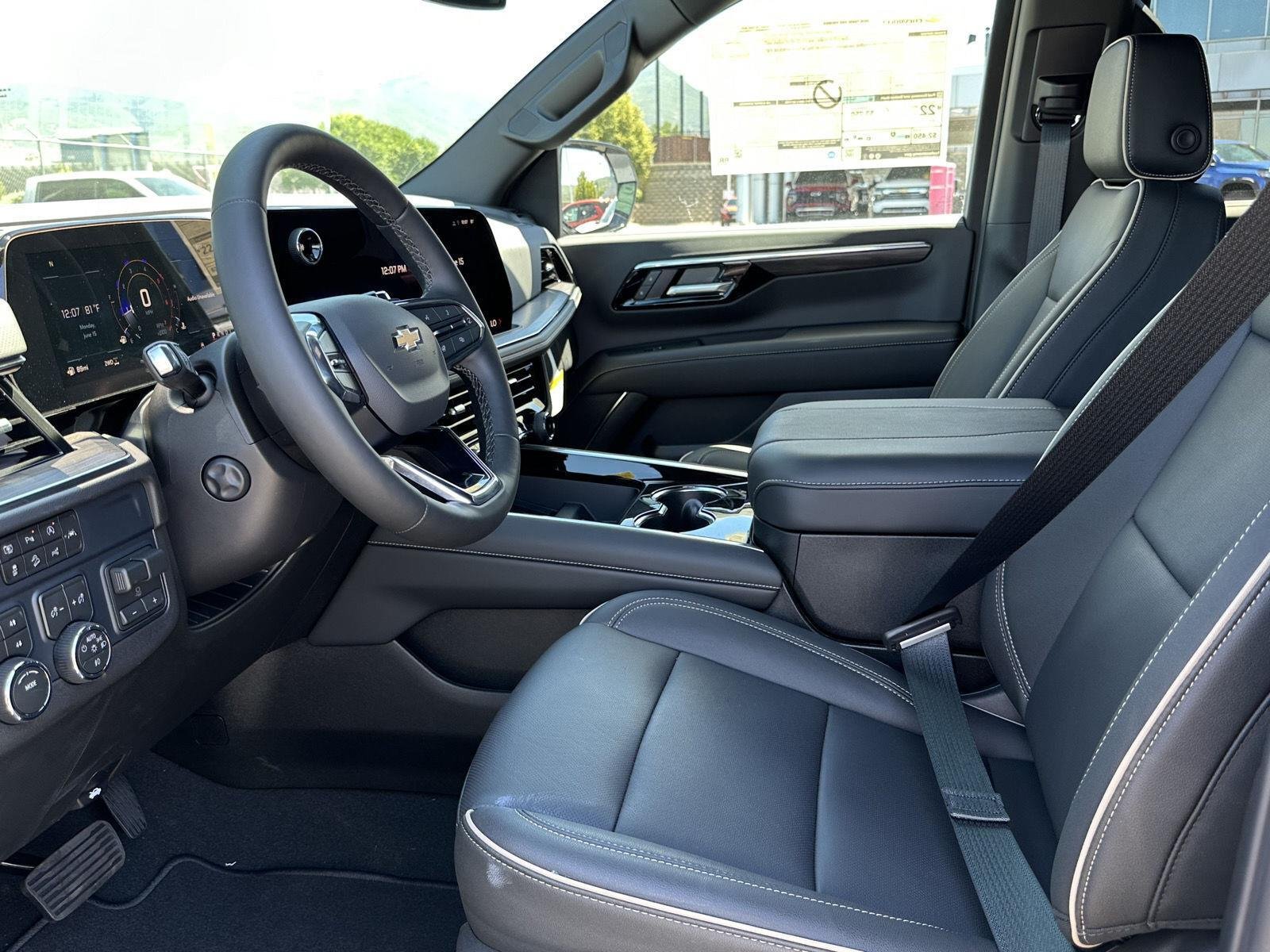 New 2026 Polar White Tricoat Chevrolet Premier image 25