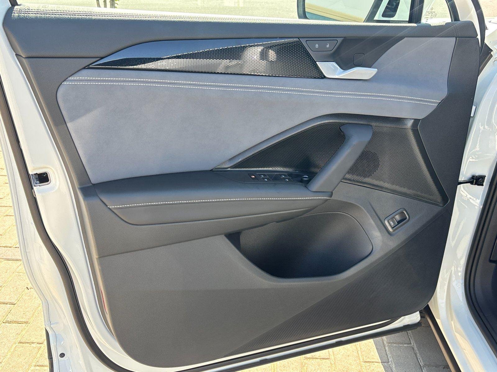 New 2026 pure white Volkswagen SE image 13