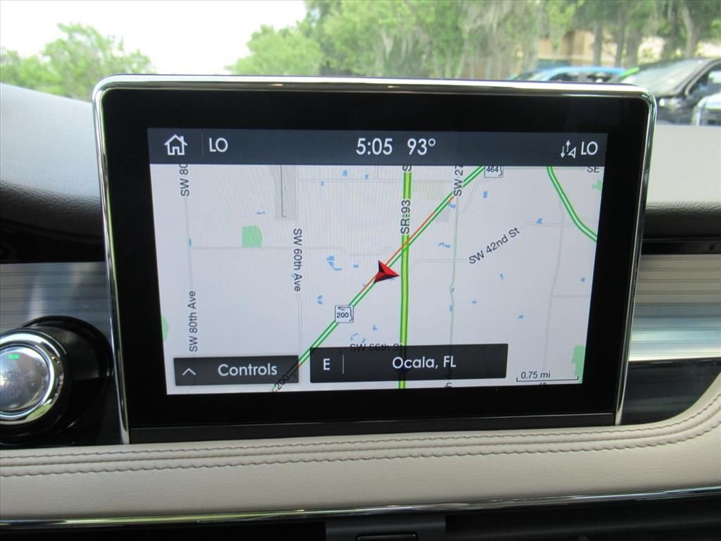 Used 2022 White Lincoln Standard image 26