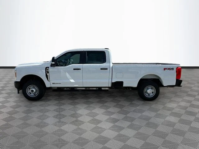 New 2026 Oxford White Ford XL image 3