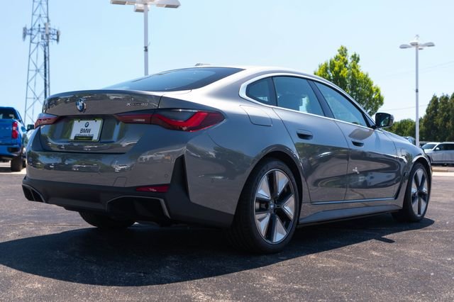 New 2026 Skyscraper Grey Metallic BMW xDrive40 image 10