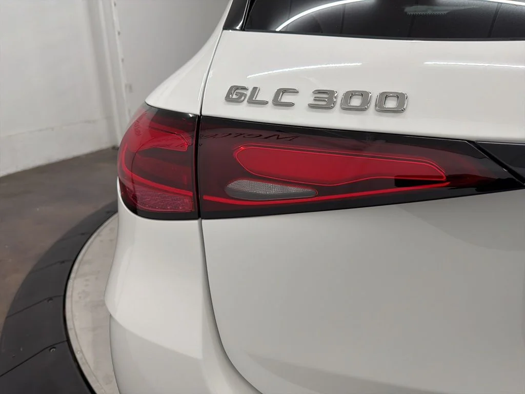 Used 2026 White Mercedes-Benz GLC 300 image 11