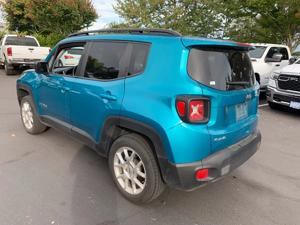 Used 2022 Bikini Metallic Clearcoat Jeep Latitude image 2