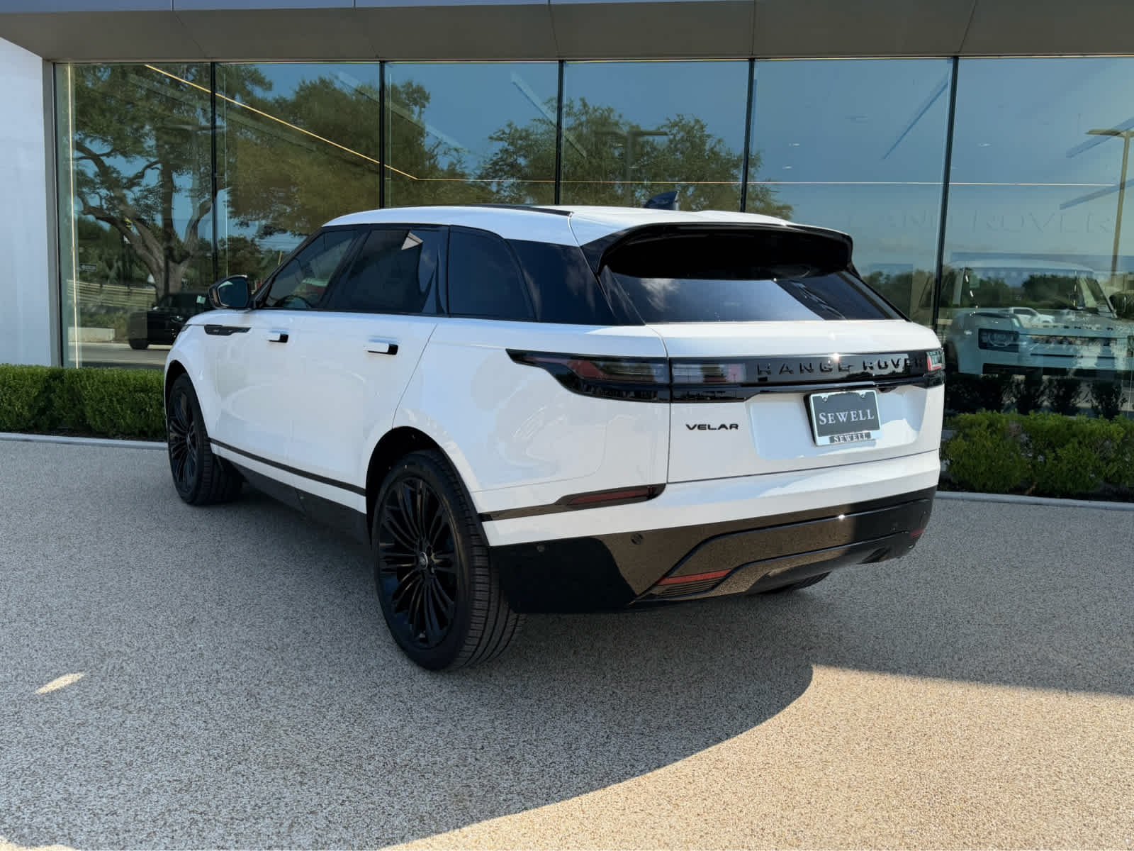 New 2026 Fuji White Land Rover Belgravia Edition image 6