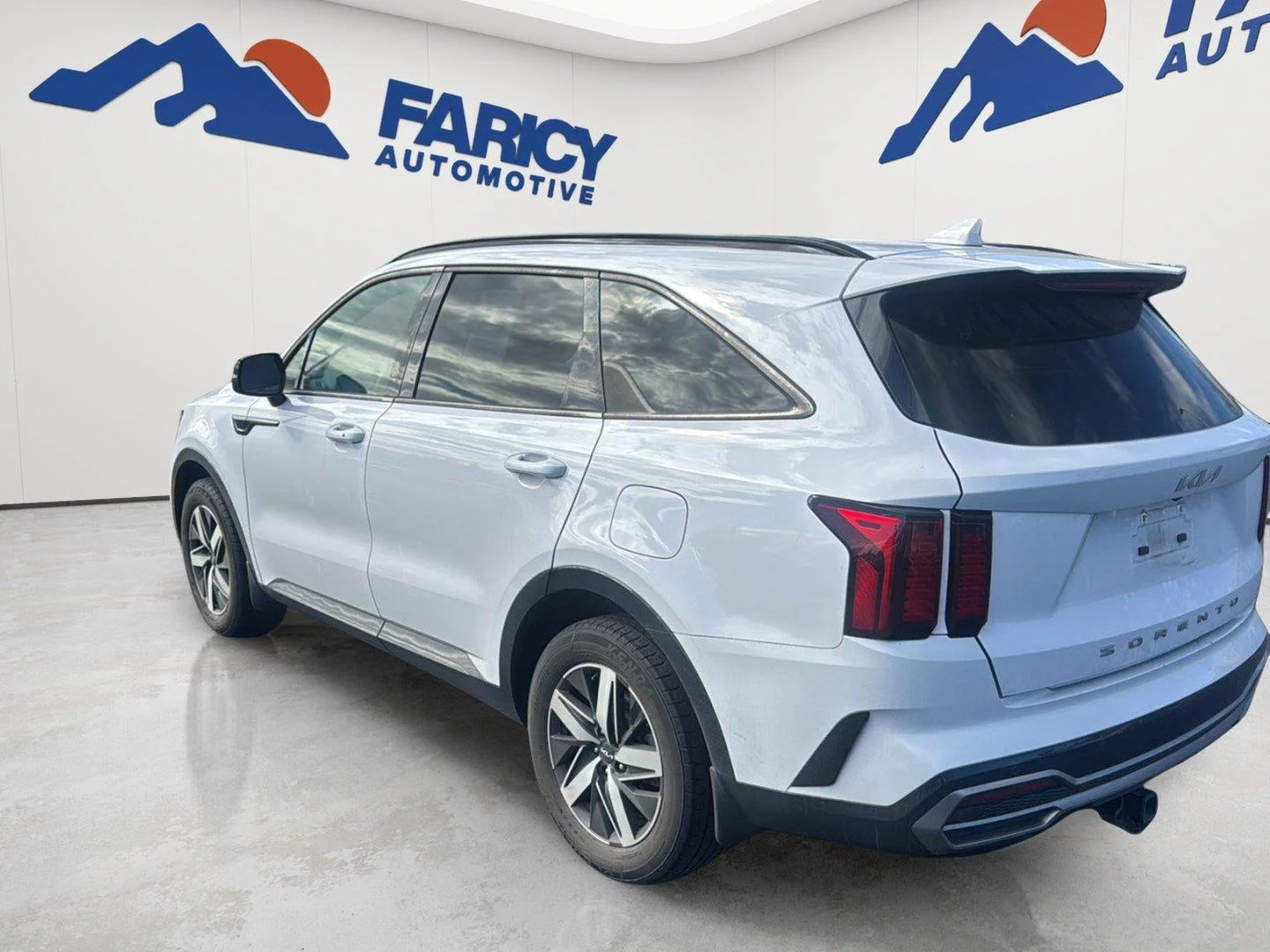 Used 2022 Glacial White Pearl Kia S image 4