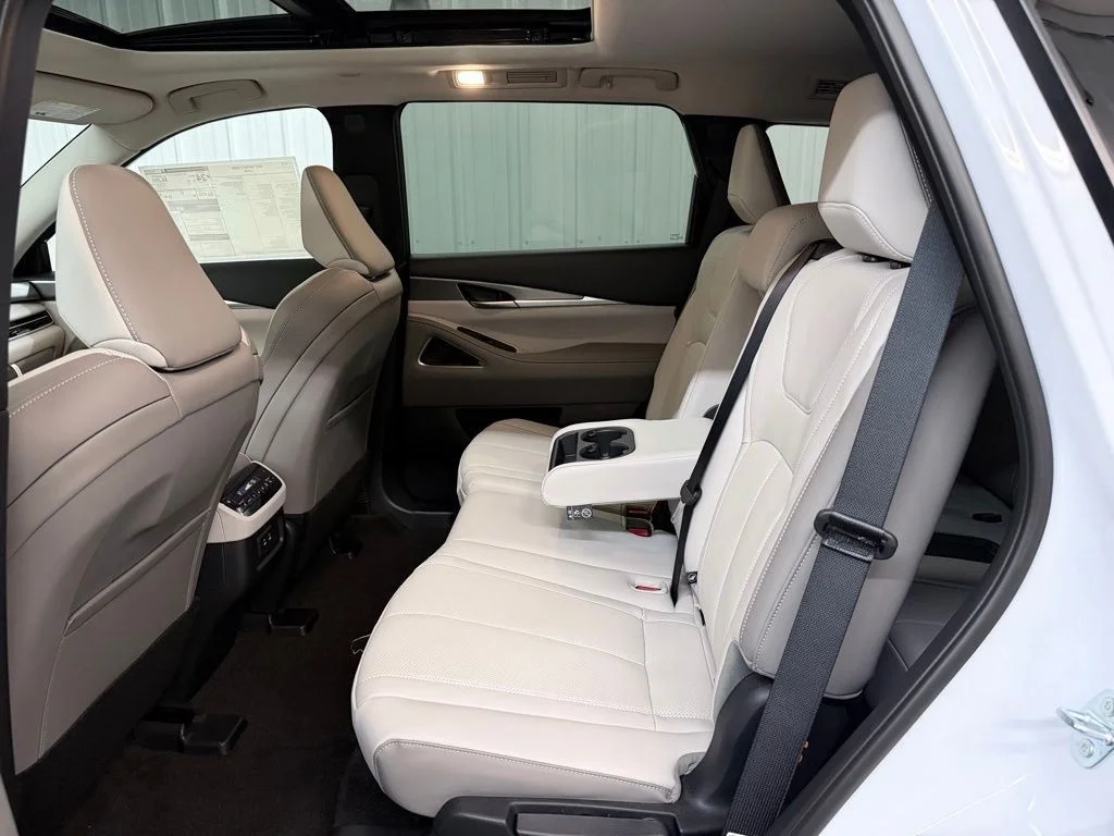 New 2027 RADIANT WHITE INFINITI Luxe FWD image 31