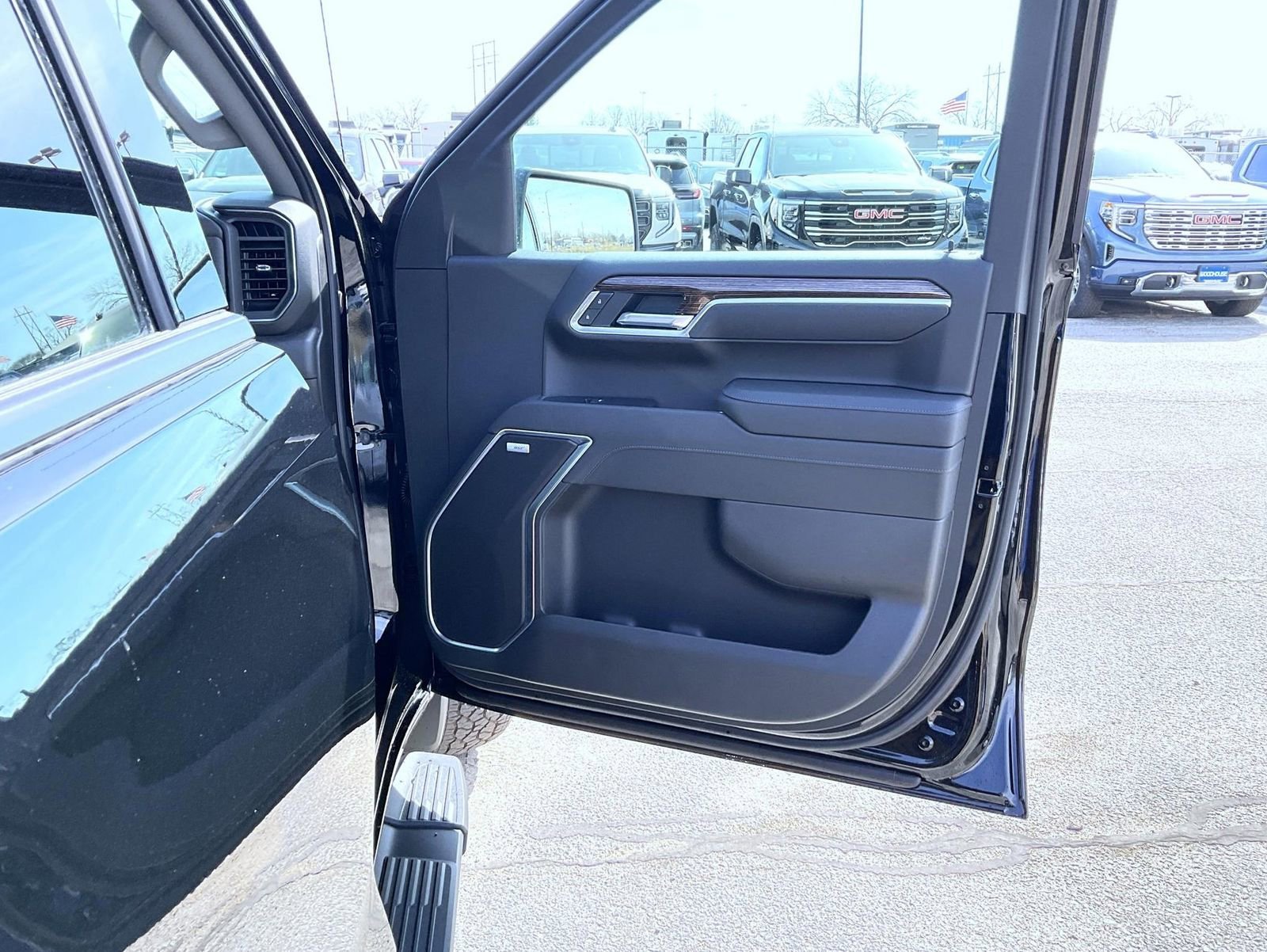 New 2026 Onyx Black GMC Elevation image 17