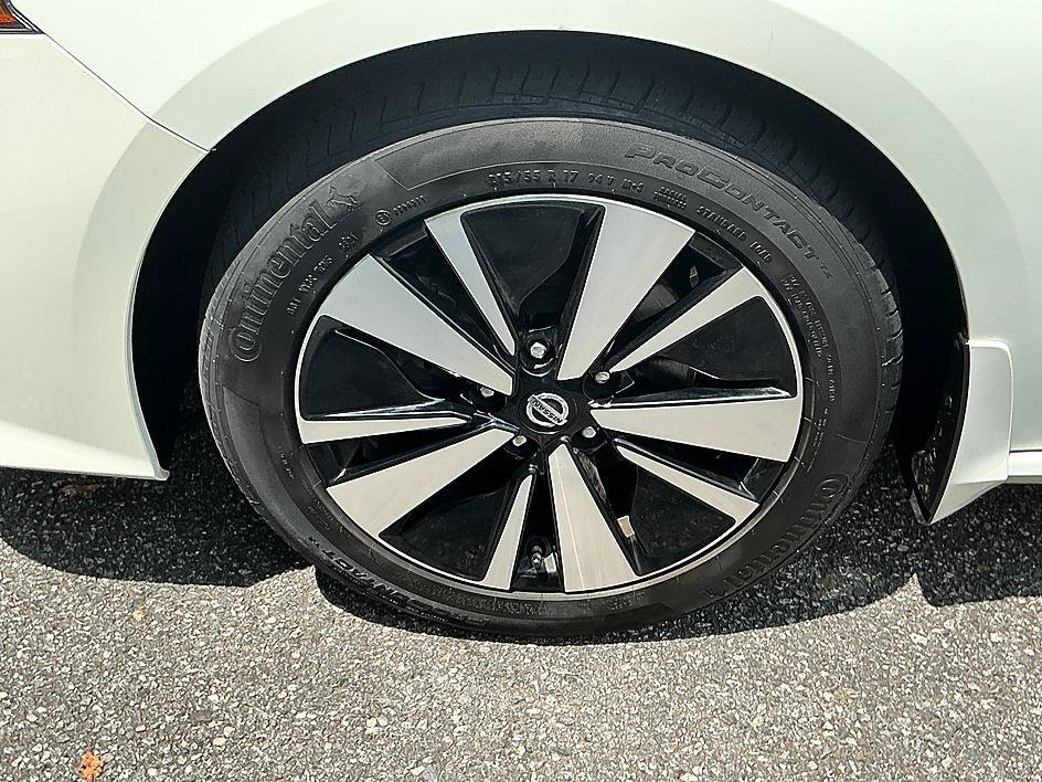Used 2021 Pearl White Tricoat Nissan 2.5 SL image 7