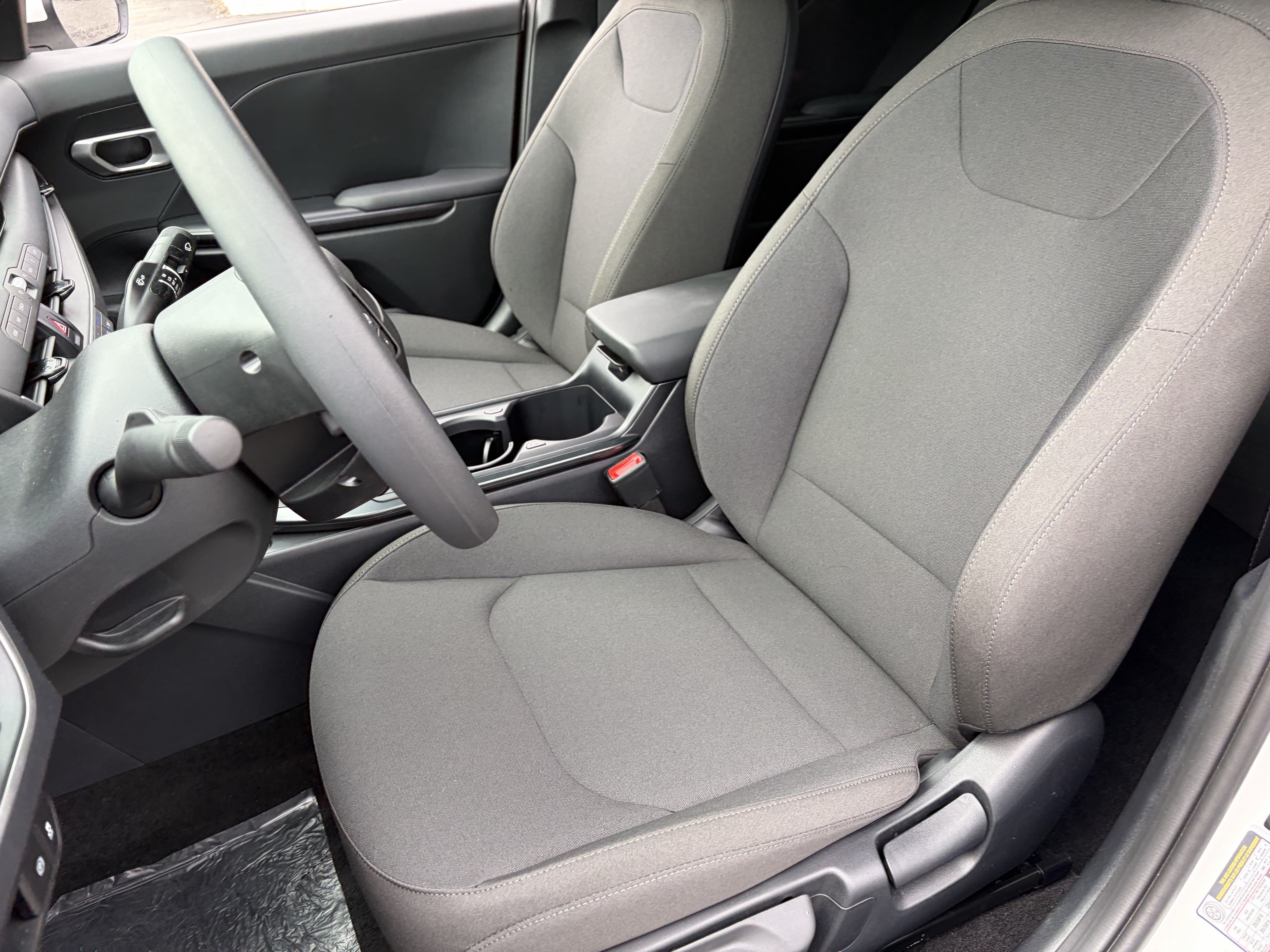 New 2026 Snow White Pearl Kia LXS image 18