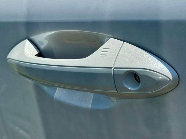 New 2026 Radiant White INFINITI LUXE image 10